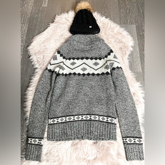 NWOT 🩶🖤Cozy Front Zip Sweater (xs) - Picture 2 of 4